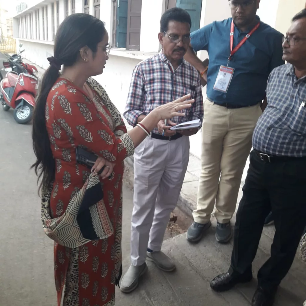 कलेक्टर एवं जिला निर्वाचन अधिकारी ने किया स्ट्रांग रूम का निरीक्षण 3 कलेक्टर एवं जिला निर्वाचन अधिकारी ने किया स्ट्रांग रूम का निरीक्षण | New India Times