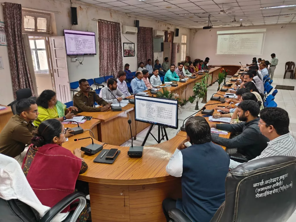 मतगणना की तैयारियों को लेकर कलेक्टर एवं पुलिस अधीक्षक द्वारा नोडल अधिकारियों की ली गई बैठक | New India Times