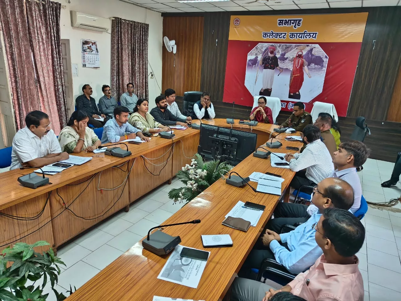 मतगणना की तैयारियों को लेकर कलेक्टर एवं पुलिस अधीक्षक द्वारा नोडल अधिकारियों की ली गई बैठक | New India Times