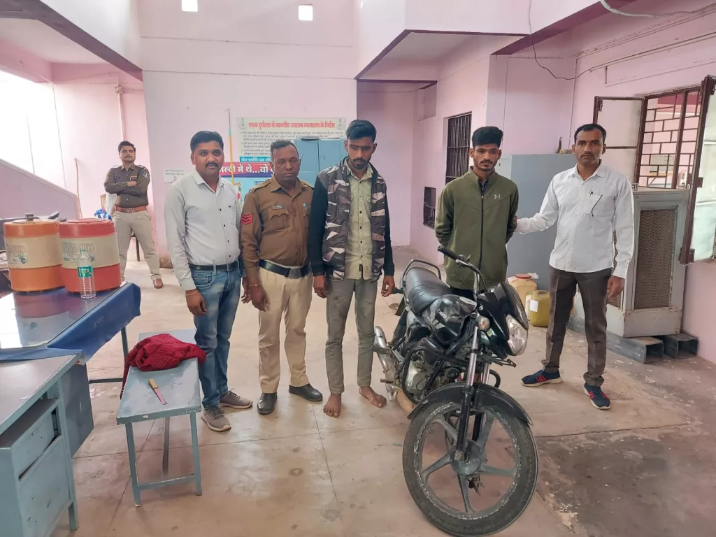 मोटरसाइकिल चोर को पुलिस ने किया गिरफ्तार | New India Times