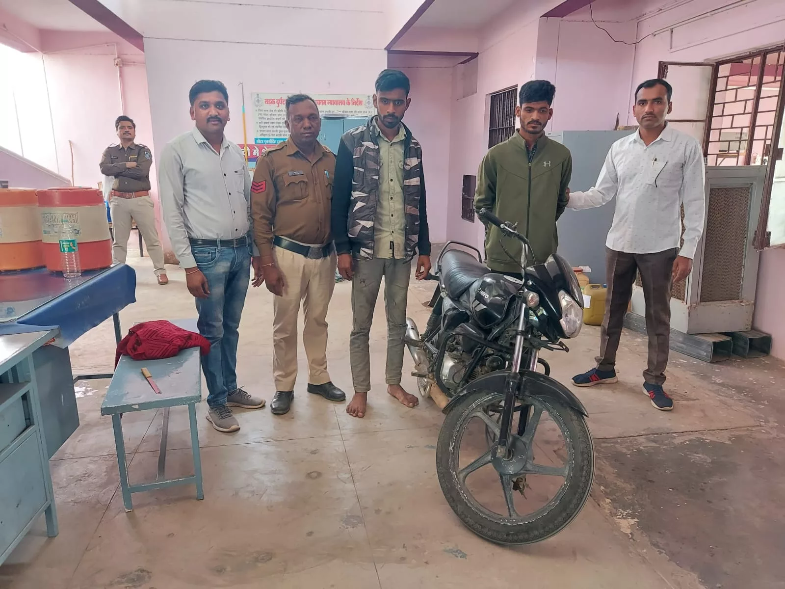 मोटरसाइकिल चोर को पुलिस ने किया गिरफ्तार | New India Times