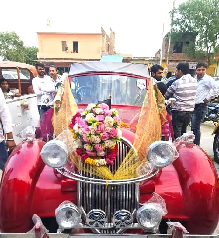 घोड़े की जगह ली विंटेज कारों ने | New India Times