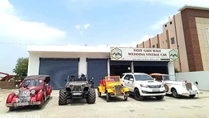 घोड़े की जगह ली विंटेज कारों ने | New India Times