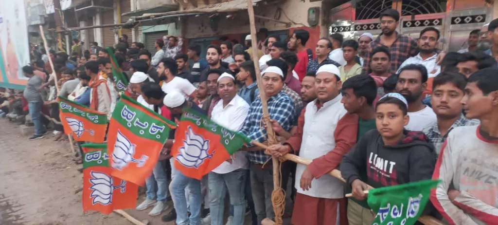 मथुरा में प्रधानमंत्री मोदी जी का अल्पसंख्यक मोर्चा के प्रदेश महामंत्री जहीर अब्बास जैदी के नेतृत्व में स्वागत | New India Times