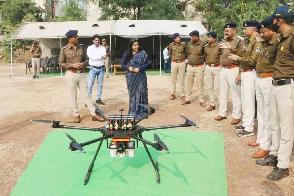 बुरहानपुर कलेक्टर की उपस्थिति में अत्याधुनिक ड्रोन की रिफ्रेशर ट्रेनिंग संपन्न | New India Times