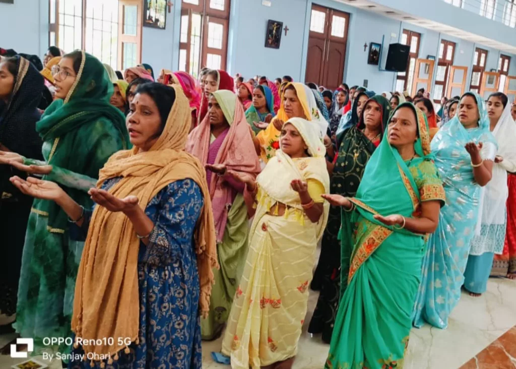 संत अर्नाल्ड चर्च मेघनगर में मनाया गया खिृस्त राजा का पर्व 2 संत अर्नाल्ड चर्च मेघनगर में मनाया गया खिृस्त राजा का पर्व | New India Times