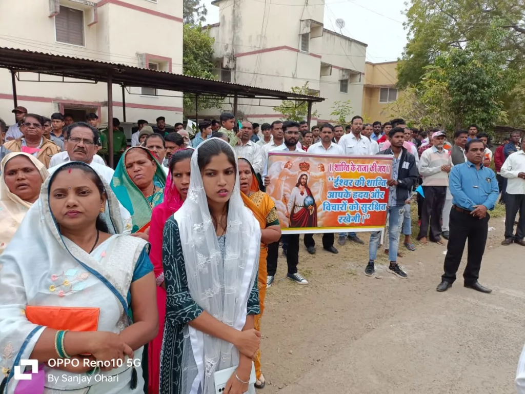 संत अर्नाल्ड चर्च मेघनगर में मनाया गया खिृस्त राजा का पर्व 3 संत अर्नाल्ड चर्च मेघनगर में मनाया गया खिृस्त राजा का पर्व | New India Times