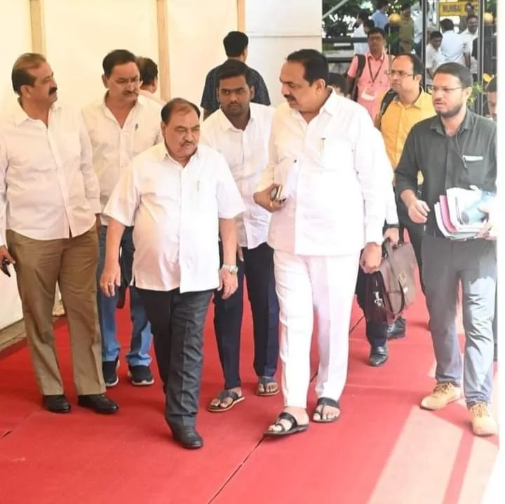 पचास खोखे लेकर विधायकों ने मतदाताओं को बेच दिया, कपास का उचित मूल्य दिलाने का वादा करने वाले गिरीश महाजन हैं कहां: एकनाथ खडसे | New India Times