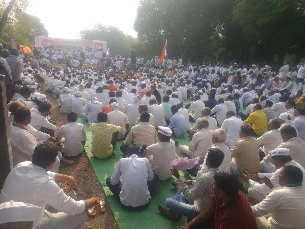 पचास खोखे लेकर विधायकों ने मतदाताओं को बेच दिया, कपास का उचित मूल्य दिलाने का वादा करने वाले गिरीश महाजन हैं कहां: एकनाथ खडसे 3 पचास खोखे लेकर विधायकों ने मतदाताओं को बेच दिया, कपास का उचित मूल्य दिलाने का वादा करने वाले गिरीश महाजन हैं कहां: एकनाथ खडसे | New India Times