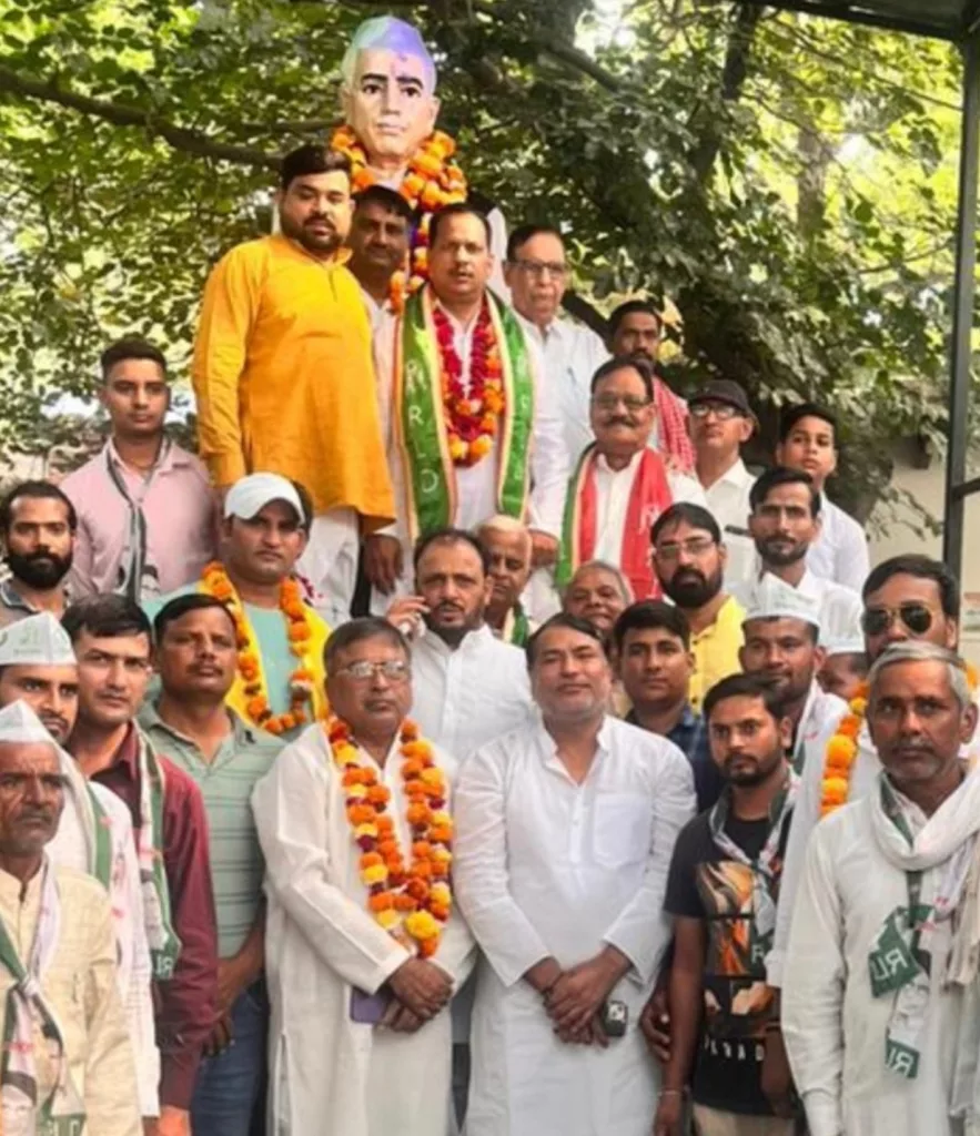 रालाेद के नव नियुक्त युवा जिला अध्यक्ष अमित गुर्जर ने पूर्व प्रधानमन्त्री किसान मसीहा स्व0 चौधरी चरण सिंह के प्रतिमा पर माल्यार्पण कर लिया आशीर्वाद | New India Times