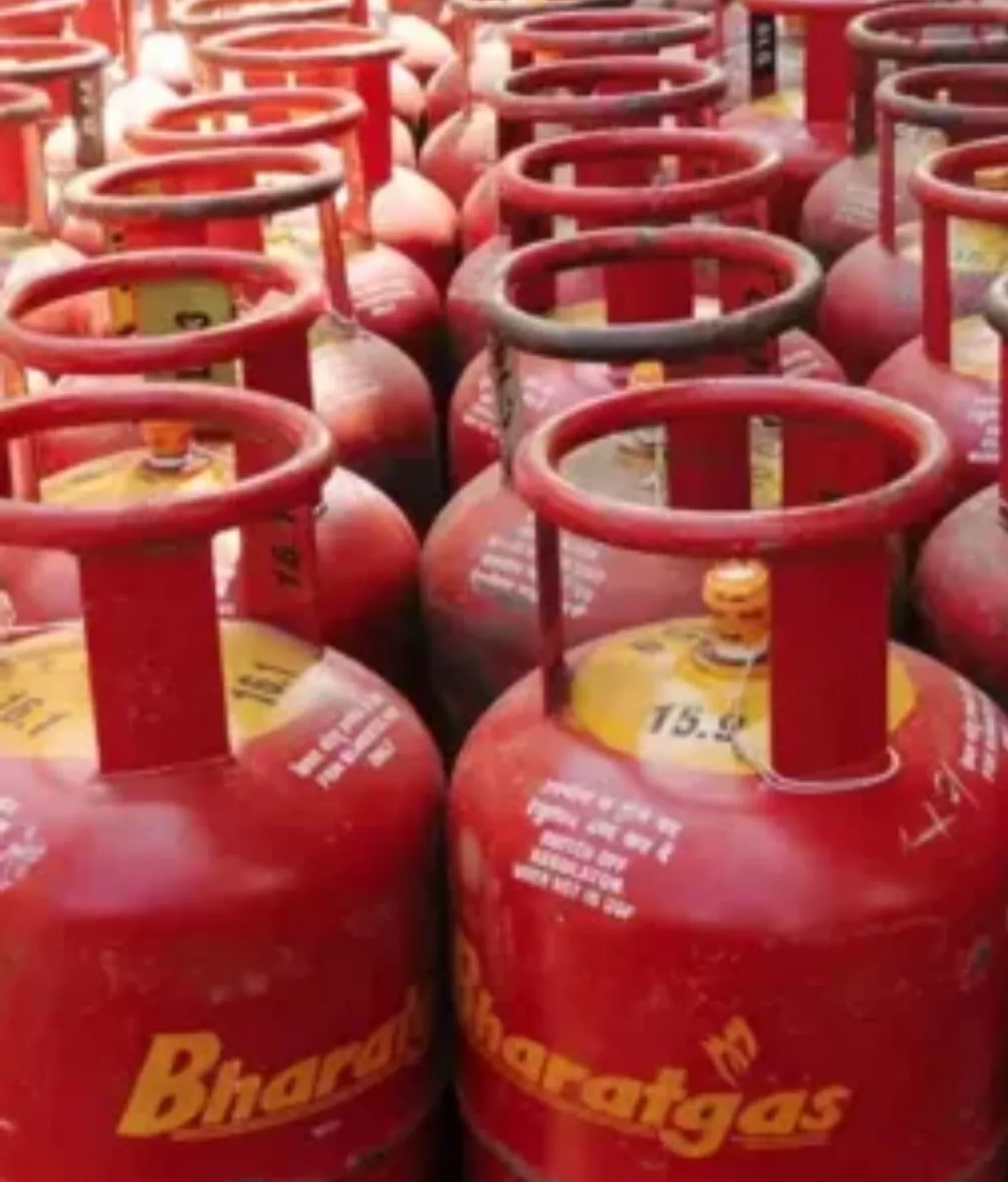 घरेलू गैस सिलेंडर का दुरूपयोग करने वाले प्रतिष्‍ठानों से 20 सिलेंडर किये गये जप्‍त | New India Times