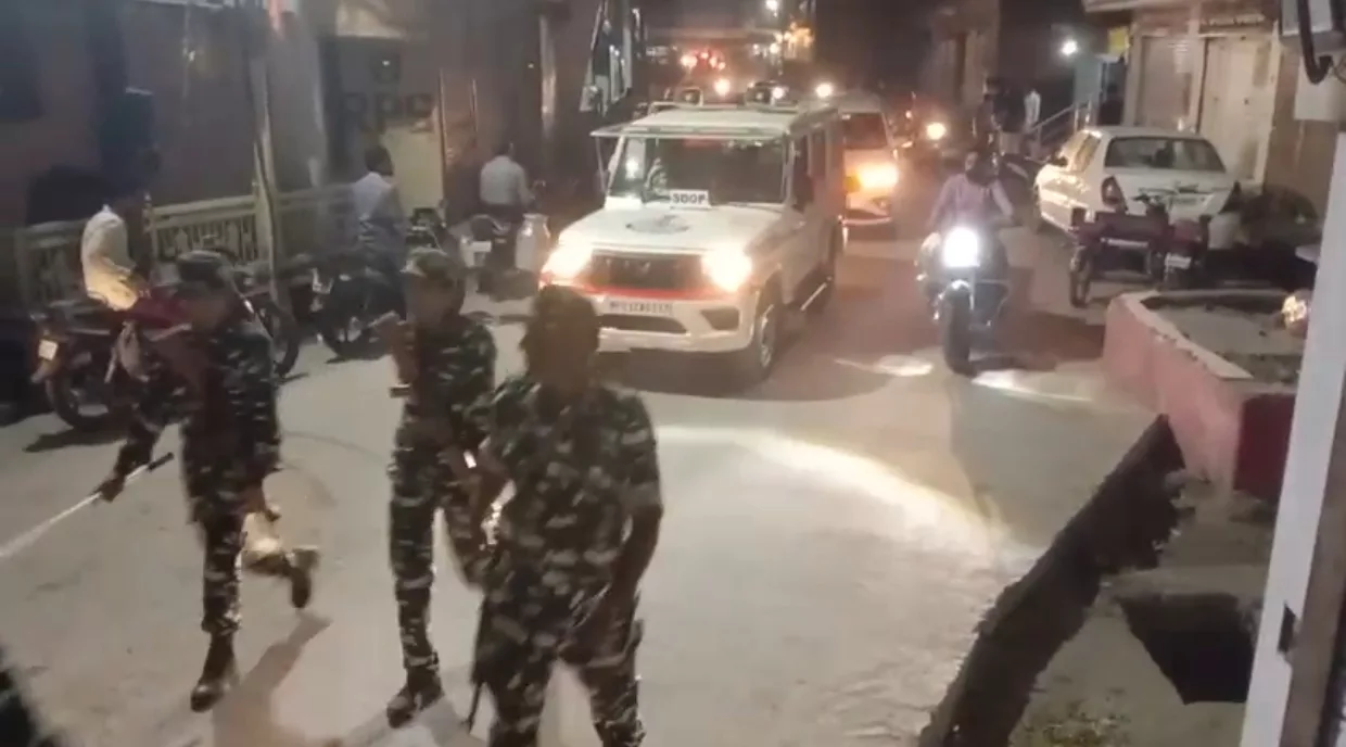 बड़नगर पुलिस ने निकाला मुख्य मार्गों से फ़्लैग मार्च | New India Times