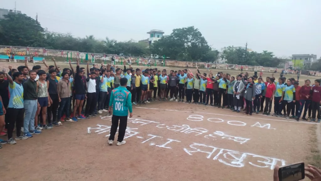 विश्व एड्स दिवस से चला अभियान दूसरे दिन 800 मीटर दौड़ का आयोजन कर युवाओं को किया प्रोत्साहित | New India Times