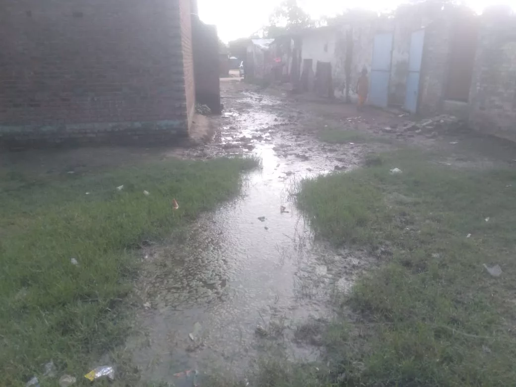 ये देखिए सुथना बरसोला गांव की बदहाल सड़क, जहां बह रही विकास की गंगा, लोग परेशान | New India Times