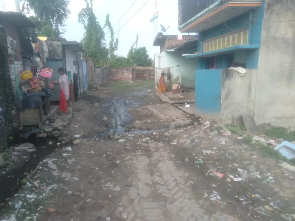 ये देखिए सुथना बरसोला गांव की बदहाल सड़क, जहां बह रही विकास की गंगा, लोग परेशान | New India Times