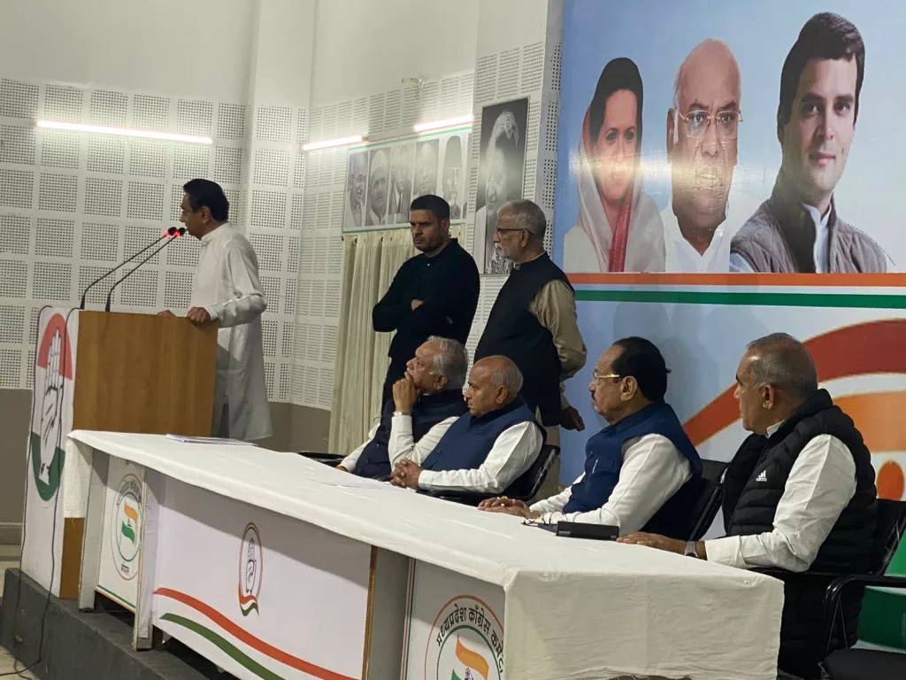 कांग्रेस के विधानसभा प्रत्याशियों की समीक्षा बैठक संपन्न, बैठक में ईवीएम मशीन पर उठे सवाल 2 कांग्रेस के विधानसभा प्रत्याशियों की समीक्षा बैठक संपन्न, बैठक में ईवीएम मशीन पर उठे सवाल | New India Times