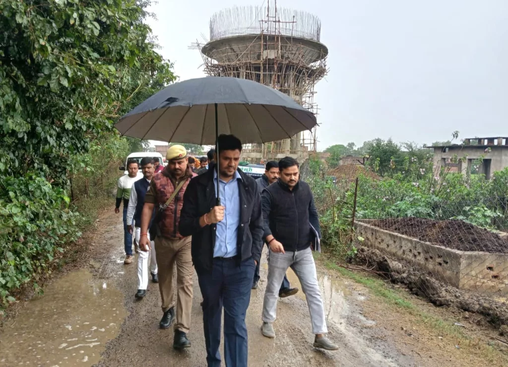 डीएम ने किया बरथरी ग्राम समूह पेयजल परियोजना का निरीक्षण, निर्माण गति धीमी पाए जाने पर हुए ख़फ़ा 3 डीएम ने किया बरथरी ग्राम समूह पेयजल परियोजना का निरीक्षण, निर्माण गति धीमी पाए जाने पर हुए ख़फ़ा | New India Times