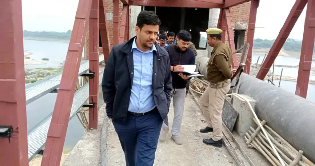 डीएम ने किया बरथरी ग्राम समूह पेयजल परियोजना का निरीक्षण, निर्माण गति धीमी पाए जाने पर हुए ख़फ़ा 2 डीएम ने किया बरथरी ग्राम समूह पेयजल परियोजना का निरीक्षण, निर्माण गति धीमी पाए जाने पर हुए ख़फ़ा | New India Times