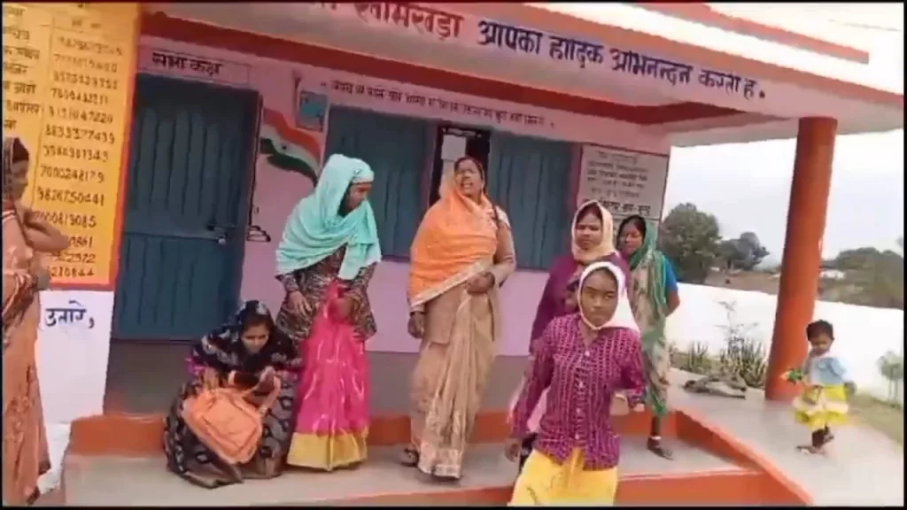 मुख्यमंत्री की लाडली बहनों को कार्यक्रम से रखा दूर, सीएम हेल्पलाइन में महिलाएं भैया से कर सकती हैं शिकायत, ब्लॉक अध्यक्ष का बयान भाजपा की परंपरा काम निकालने के बाद धोखा देना 2 मुख्यमंत्री की लाडली बहनों को कार्यक्रम से रखा दूर, सीएम हेल्पलाइन में महिलाएं भैया से कर सकती हैं शिकायत, ब्लॉक अध्यक्ष का बयान भाजपा की परंपरा काम निकालने के बाद धोखा देना | New India Times