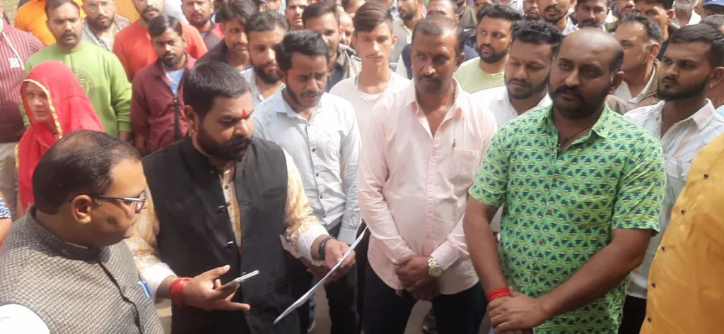 करणी सेना के राष्ट्रीय अध्यक्ष सुखदेव सिंह गोगामेडी की निर्मम हत्या के विरोध में राजपूत समाज ने किया विरोध, सर्व समाज ने दिया सहयोग 3 करणी सेना के राष्ट्रीय अध्यक्ष सुखदेव सिंह गोगामेडी की निर्मम हत्या के विरोध में राजपूत समाज ने किया विरोध, सर्व समाज ने दिया सहयोग | New India Times