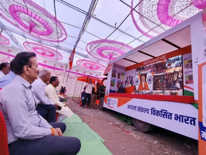 मोदी जी ने लोगों को रहने, खाने-पीने और स्वास्थ्य का अधिकार दिया: गिरीश महाजन | New India Times