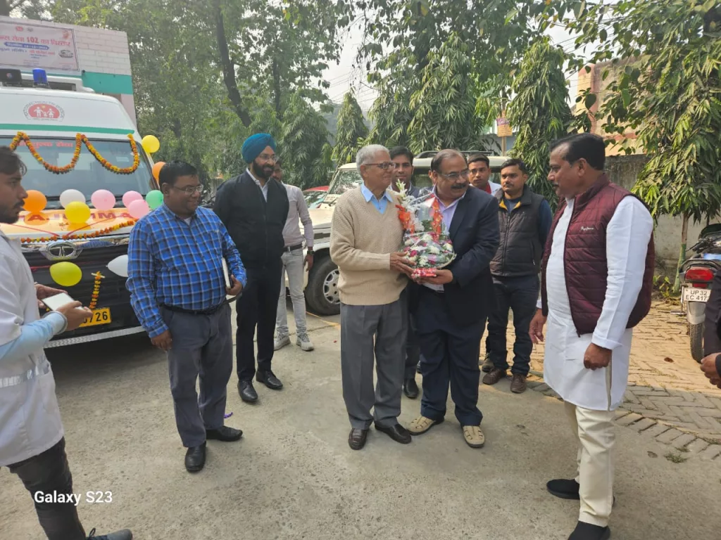 शासन से मिली तीन नई एंबुलेंस, सदर विधायक ने की रवाना | New India Times