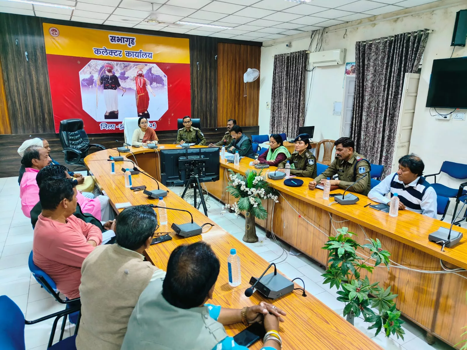 कलेक्टर द्वारा ध्वनि विस्तारक यंत्रों पर नियंत्रण एवं कार्यवाही हेतु की गई बैठक आयोजित | New India Times