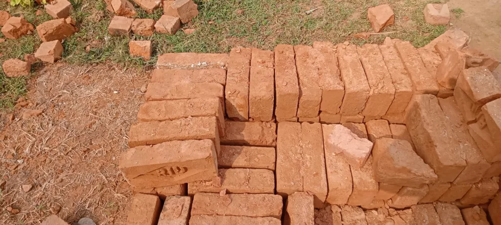 भ्रष्टाचार की भेंट चढ़ी विद्यालय की बाउंड्री वॉल | New India Times