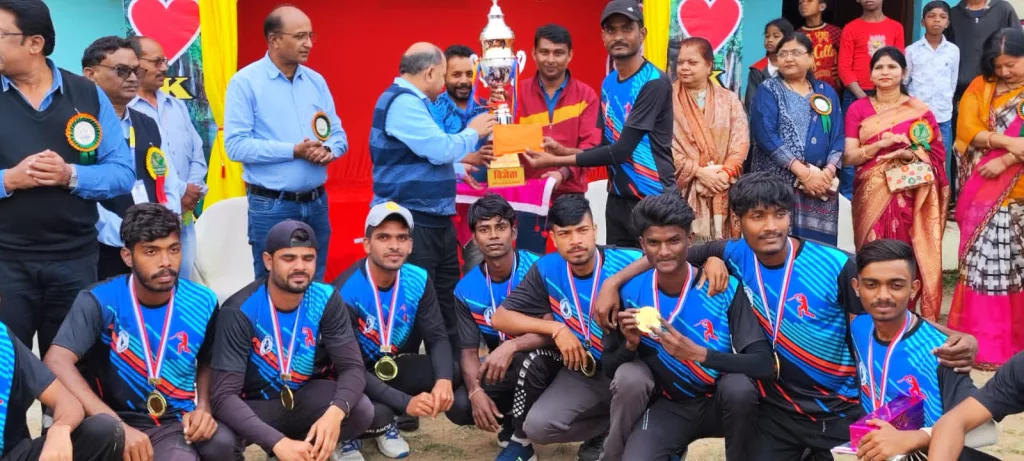 क्रिकेट के रोचक मुकाबले में तिरंगा 11 ने जीता खिताब, कन्हान प्रबंधक ने खिताब से नवाज़ा 2 क्रिकेट के रोचक मुकाबले में तिरंगा 11 ने जीता खिताब, कन्हान प्रबंधक ने खिताब से नवाज़ा | New India Times