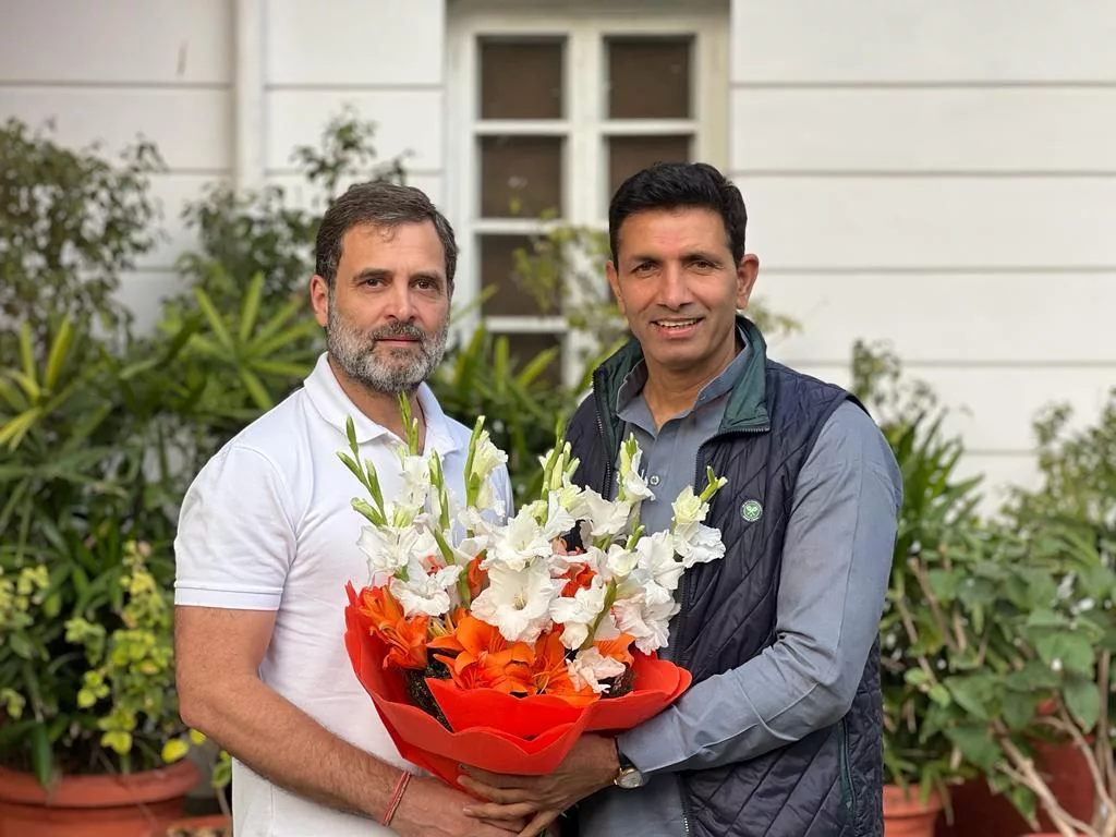 जीतू पटवारी, उमंग सिंगार और हेमंत कटारे ने राहुल गांधी से मुलाकात कर किया आभार व्यक्त 3 जीतू पटवारी, उमंग सिंगार और हेमंत कटारे ने राहुल गांधी से मुलाकात कर किया आभार व्यक्त | New India Times