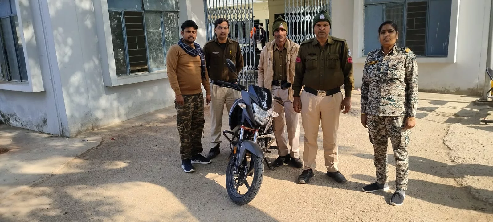 भिण्ड पुलिस ने दस-दस हजार रुपये के इनामी लूट करने वाले एक आरोपी, एक विधि विरुद्ध बालक को किया गिरफ्तार | New India Times