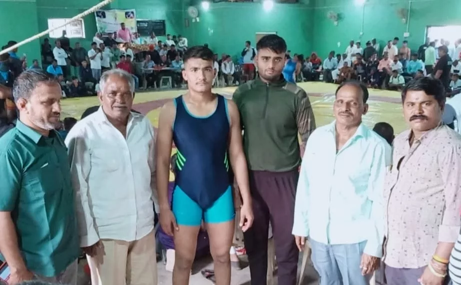 साहिल ने जीती ज़िला कुश्ती प्रतियोगिता, मल्टीपर्पज स्टेडियम बना होता तो नेशनल गेम्स में जलगांव का नाम रोशन कर पाते खिलाड़ी | New India Times