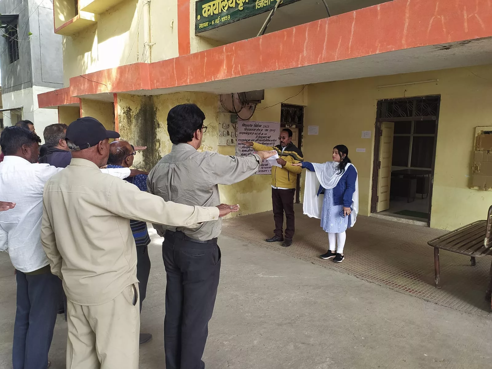 कृषि उपज मंडी बुरहानपुर में सुशासन दिवस पर दिलाई गई शपथ | New India Times