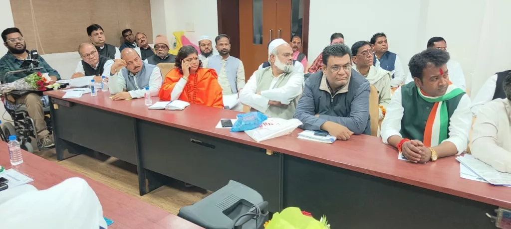 लोकतंत्र दो पटरियों पर चलता है, एक सत्ता दूसरा विपक्ष, हमें परिपक्वता के साथ विपक्ष की भूमिका निभाना है: जीतू पटवारी | New India Times