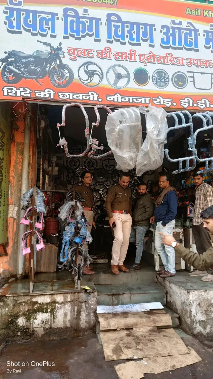 यातायात पुलिस ग्वालियर द्वारा मोडिफाईड सायलेंसर विक्रेताओं के खिलाफ की गई कार्यवाही | New India Times