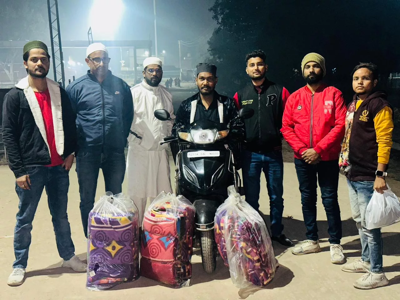 बैतूल माल खिदमत फाउंडेशन के पदाधिकारियों ने जरूरतमंदों को कंबल खाने के पैकेट किए वितरण | New India Times