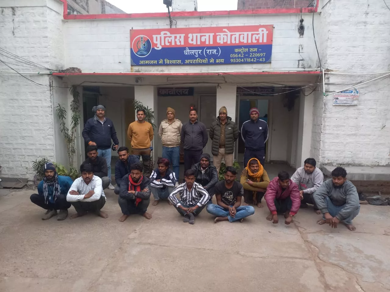 पुलिस अधीक्षक मनोज कुमार के निर्देशानुसार अलग-अलग टीमों ने दबिश देकर 83 लोगों को किया गिरफ्तार | New India Times