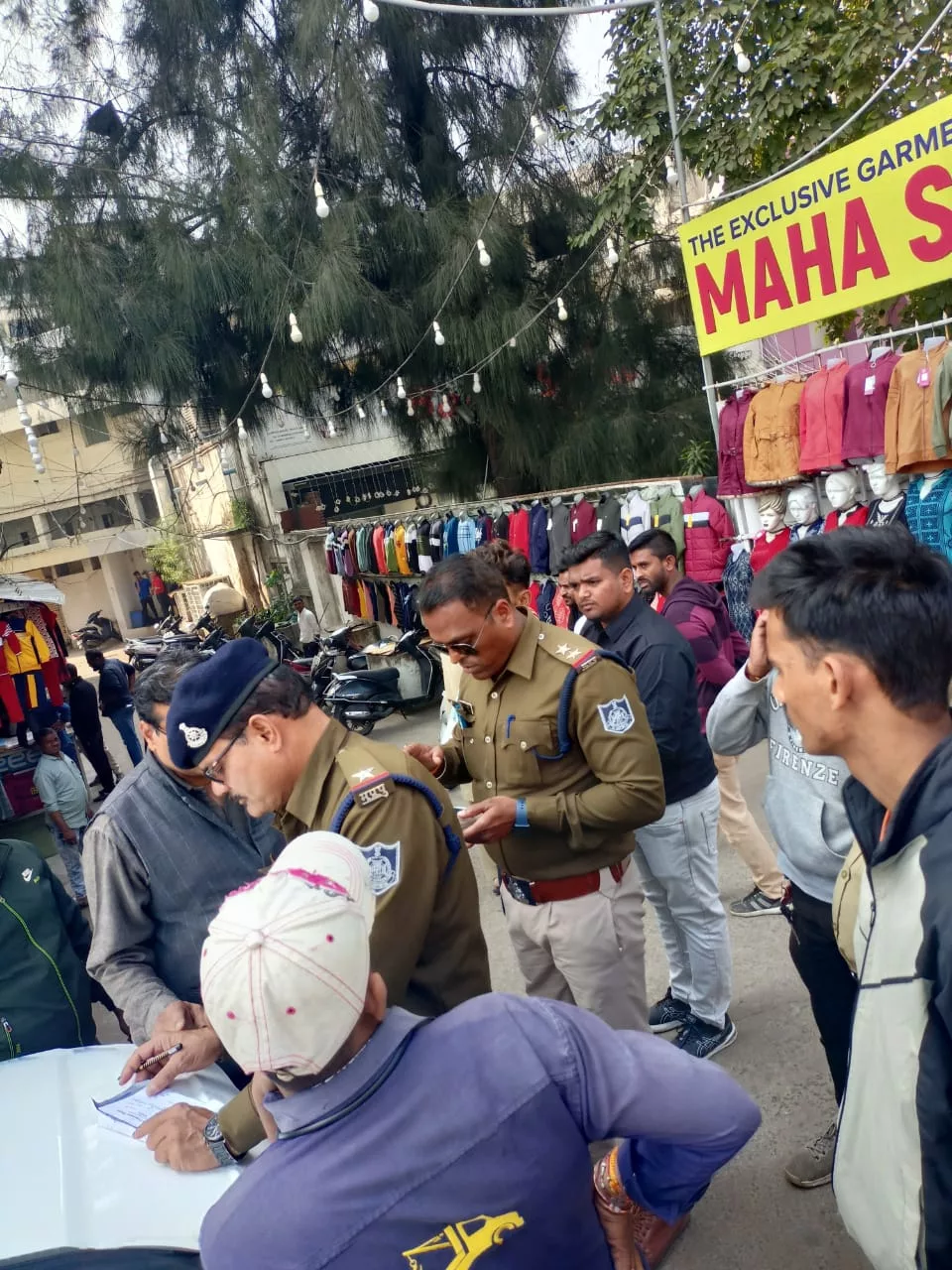 राजधानी भोपाल के न्यू मार्केट क्षेत्र में यातायात पुलिस और नगर निगम की बड़ी कार्यवाही | New India Times