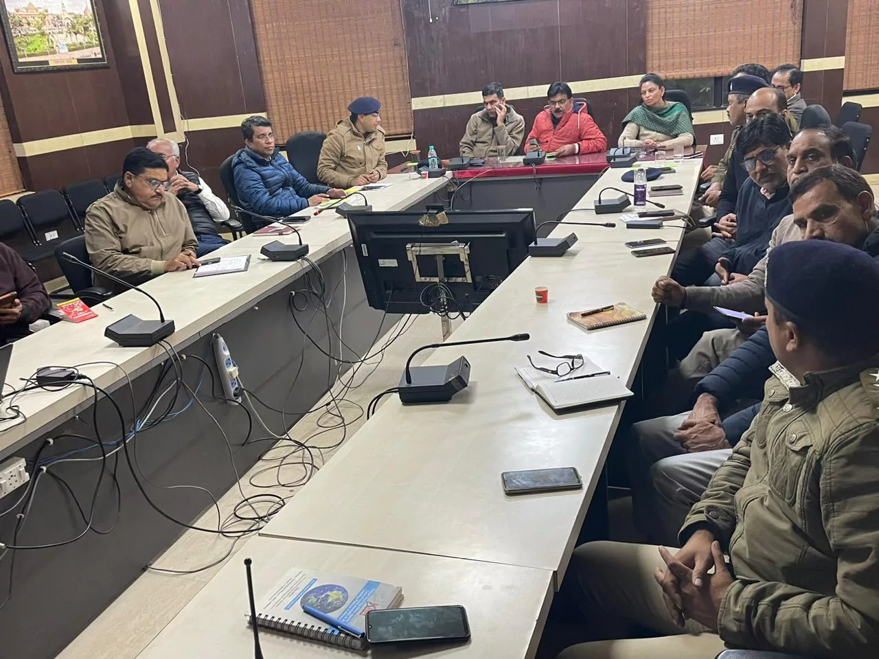 शहर के यातायात प्रबंधन के लिये कलेक्टर एवं एसपी ने ज़िला यातायात समिति की बैठक में अधिकारियों को दिए निर्देश | New India Times