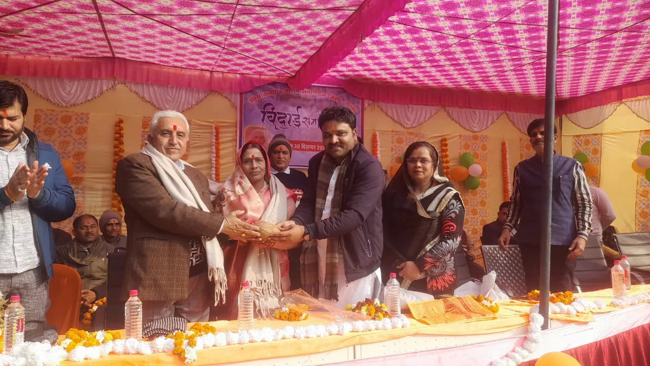 शासकीय कन्या उमावि में विदाई समारोह संपन्न, शिक्षका राजकुमारी शर्मा हुईं सेवानिवृत्त | New India Times