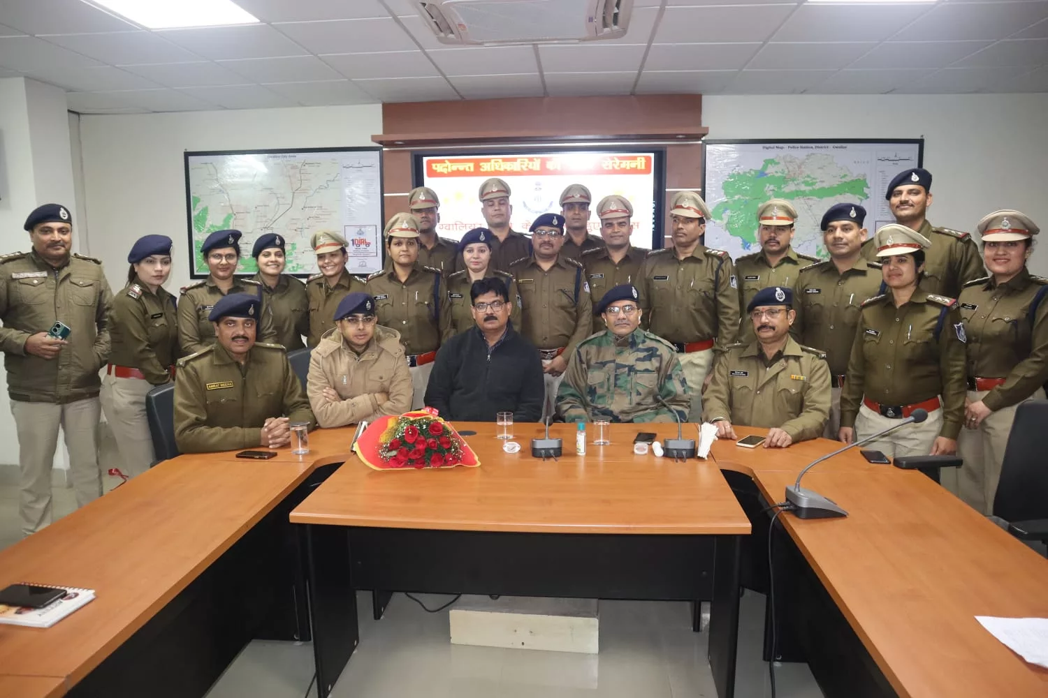 पदोन्नत हुए ग्वालियर जिले के सूबेदार एवं उप निरीक्षकों के लिए पुलिस कन्ट्रोल रूम ग्वालियर में आयोजित हुई स्टार सेरेमनी | New India Times