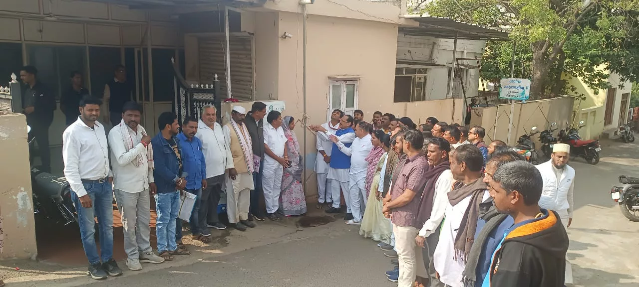 कांग्रेस पार्टी के 139वां स्थापना दिवस पर पार्टी का झंडा वंदन कर किया राष्ट्रगान | New India Times