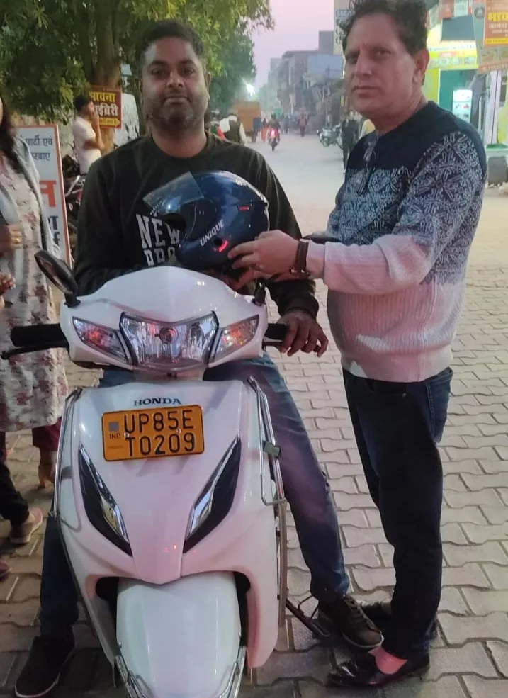 टू व्हीलर चलाते समय सड़क हादसे में लोगों की मृत्यु ना हो उसके लिए हेलमेट जागरूकता अभियान चलाया जा रहा है: विनोद दीक्षित | New India Times