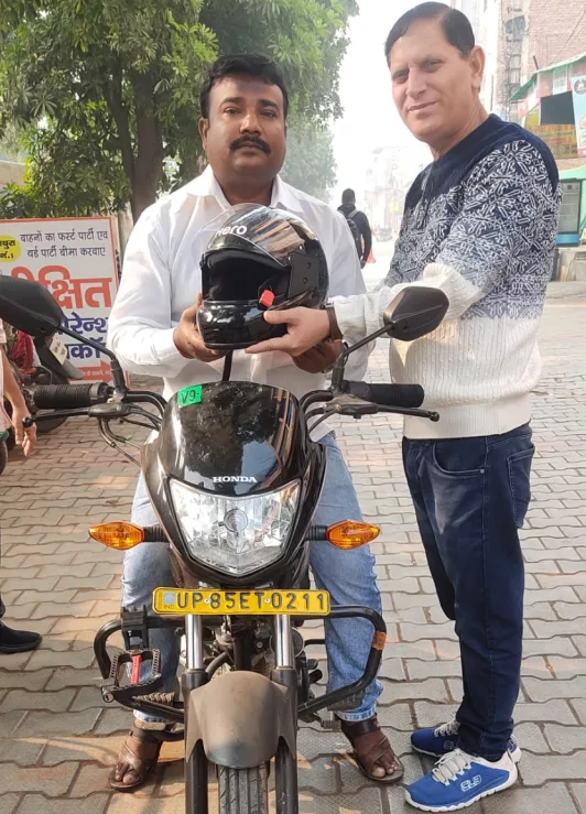 टू व्हीलर चलाते समय सड़क हादसे में लोगों की मृत्यु ना हो उसके लिए हेलमेट जागरूकता अभियान चलाया जा रहा है: विनोद दीक्षित | New India Times