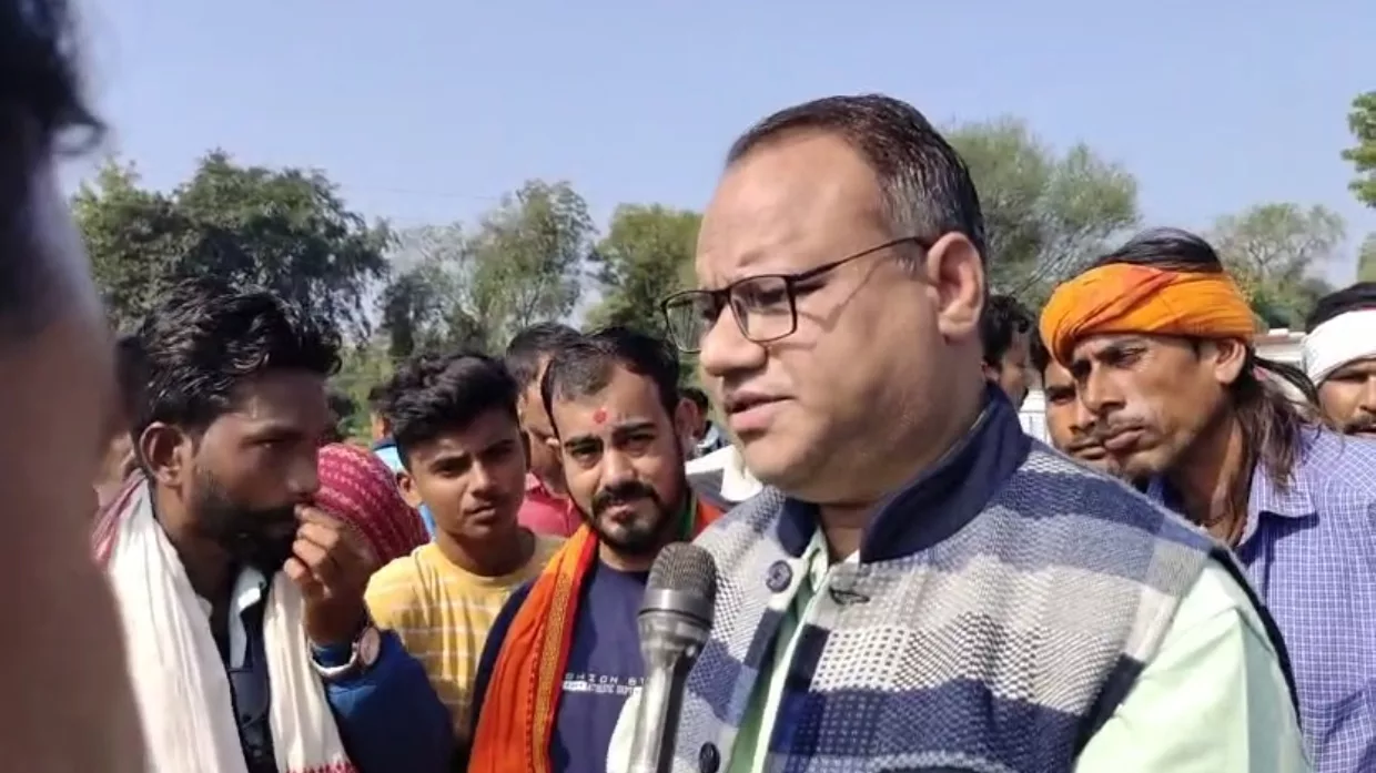 मेघनगर के पास गारिया नाले के करीब मिला नील गाय का शव, आक्रोशित हुए ग्रामीणों ने किया चक्का जाम, मौके पर पहुंचे अधिकारी | New India Times