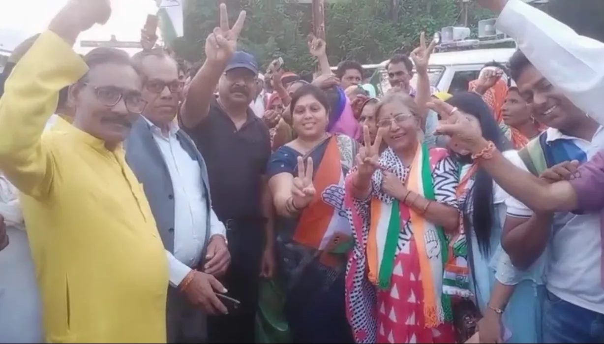 झाबुआ जिले की दो विधानसभा सीट पर कांग्रेस ने लहराया परचम, 1 पर भाजपा विजय, समर्थकों ने मनाया विजय जश्न | New India Times