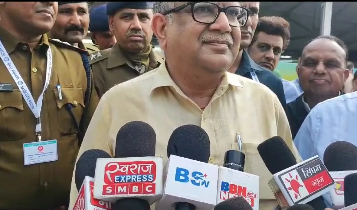 पश्चिम रेलवे महाप्रबंधक अशोक कुमार मिश्र ने किया मेघनगर स्टेशन का निरीक्षण, समस्याओं का निराकरण करने का दिया आश्वासन | New India Times