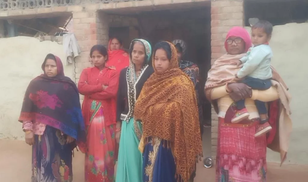 अज्ञात कारणों के चलते युवती ने फांसी लगाकर की आत्महत्या 2 अज्ञात कारणों के चलते युवती ने फांसी लगाकर की आत्महत्या | New India Times