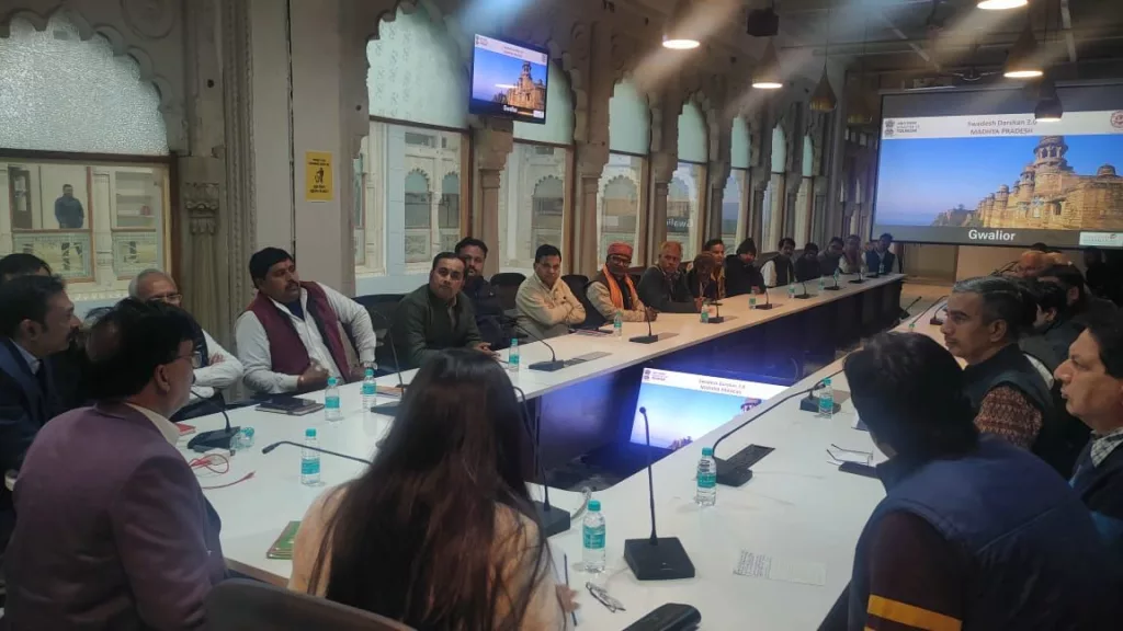 ग्वालियर आने वाले पर्यटकों से मित्रवत व्यवहार करें: कलेक्टर श्री अक्षय कुमार सिंह | New India Times