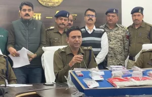 भिण्ड पुलिस ने दस-दस हजार रुपये के इनामी लूट करने वाले एक आरोपी, एक विधि विरुद्ध बालक को किया गिरफ्तार 2 भिण्ड पुलिस ने दस-दस हजार रुपये के इनामी लूट करने वाले एक आरोपी, एक विधि विरुद्ध बालक को किया गिरफ्तार | New India Times